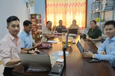 LÃNH ĐẠO PHÒNG GIÁO DỤC LÀM VIỆC VỚI NHÀ CUNG ỨNG PHÒNG HỌC THÔNG MINH, KẾT NỐI TRỰC TUYẾN VỚI CÁC LỚP HỌC